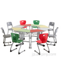 学生のテーブルと椅子に参加する